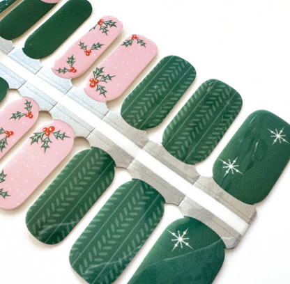 Under the Mistletoe Nail Wraps