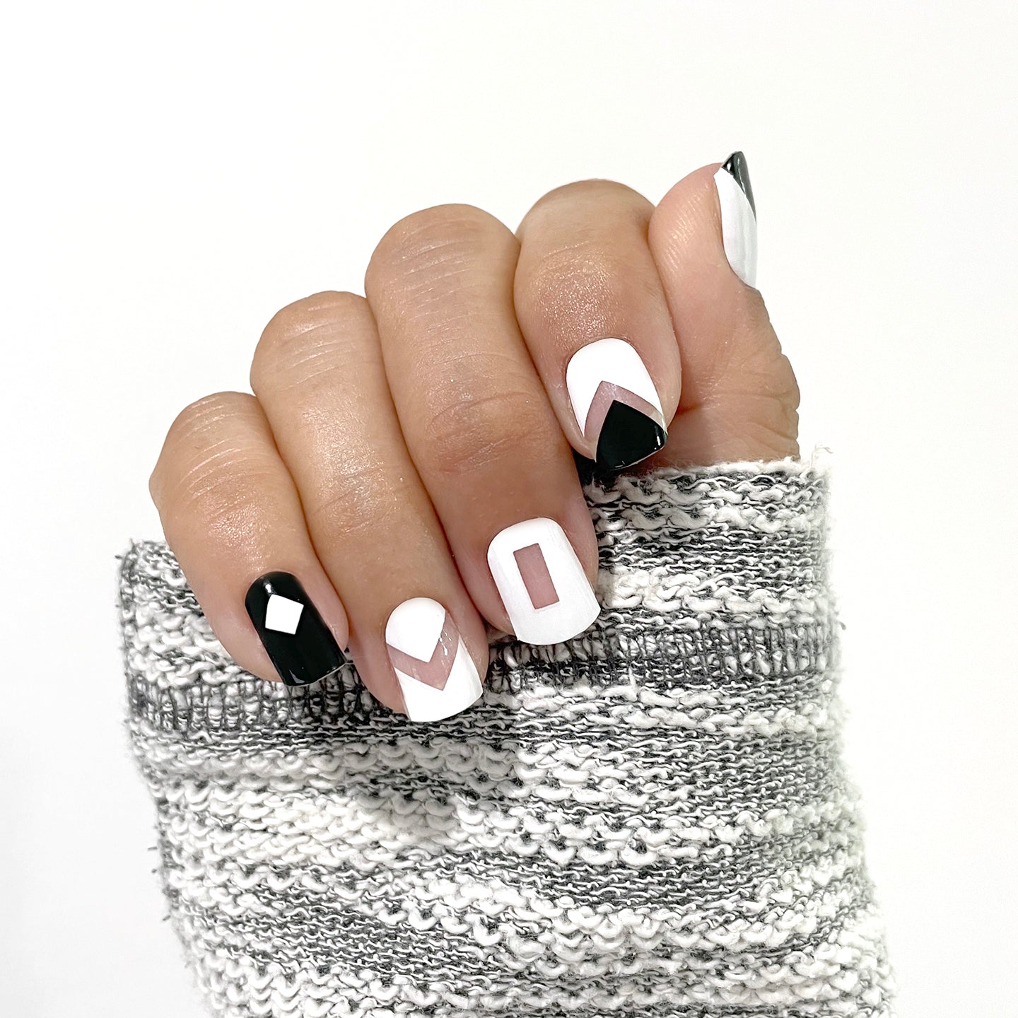 Black &amp; White Modern Nail Wraps